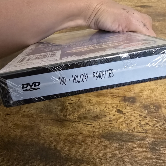 3/$15 New Thomas & Friends Holiday Favorites 3-DVD Gift Set - Picture 4 of 5